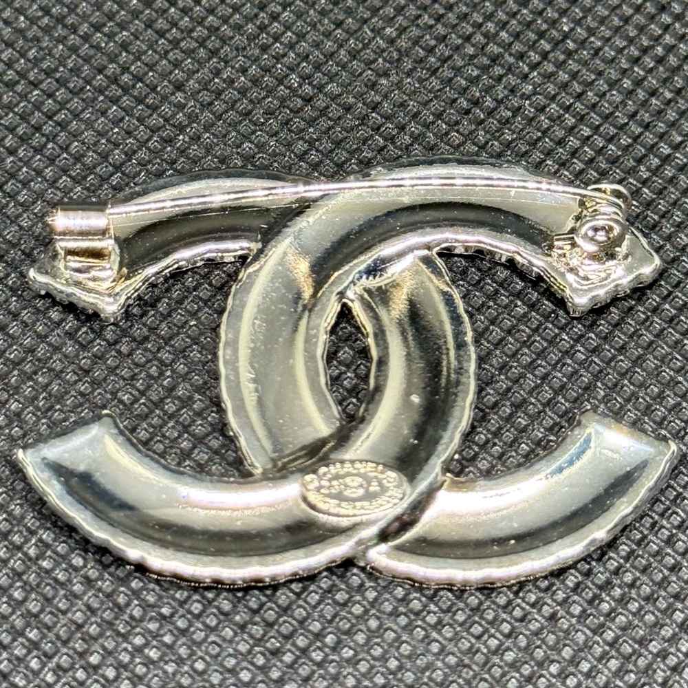 Beautiful Brooch– NWOT 💎 - Picture 3 of 8